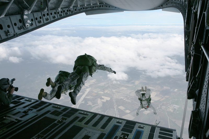 parachute-870353_1280-800×533